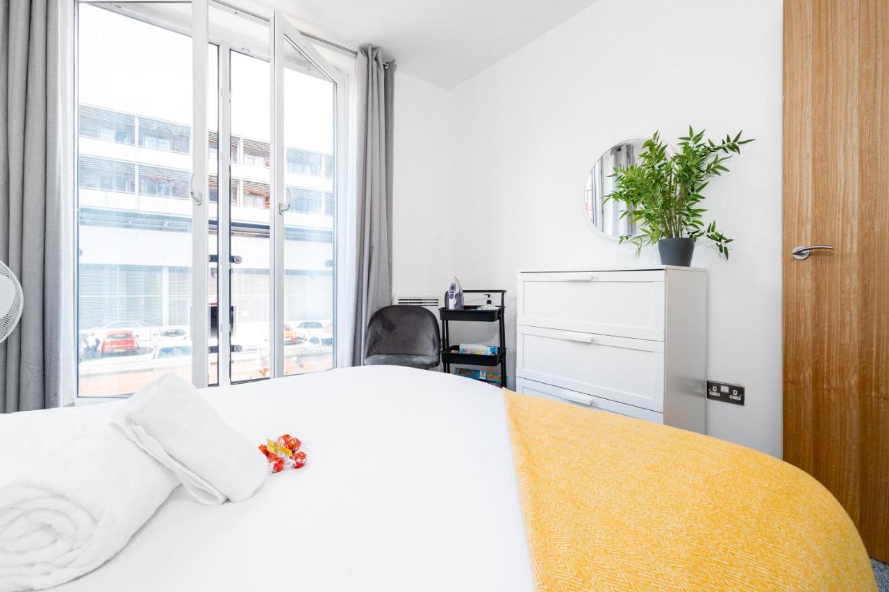 Exotic 2 Bedroom - Free Parking Apartment Birmingham
